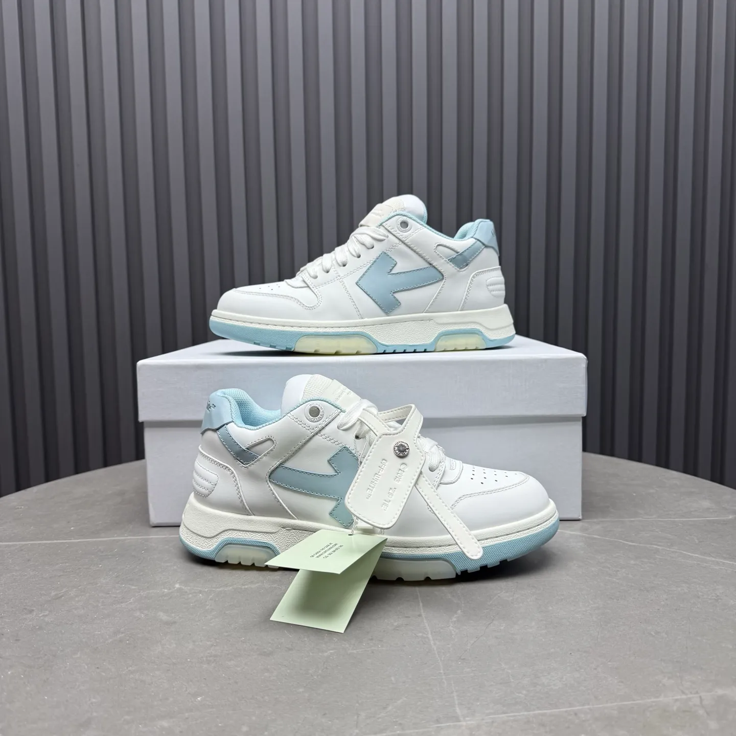 【off- white】P: 620💰Couple model👫, Size: 35-44 (Customized for men 38.45.46) High-quality version👊 "Out of office" series original molding, original lasting, production process 1:1 Original ➰OFF GRAY WHITE OW ➰ First-layer cowhide Imported skin-friendly and environmentally friendly polyester mesh Original molding high elastic and environmentally friendly molding pad Made with the original lasting process. The original molded rubber outsole (never yellows and deforms) has a super correct shape, bright color and strong three-dimensional effect👍. Packaging💯Full set of packaging synchronized with the official website (branded paper, certificate of quality, branded cloth bag)